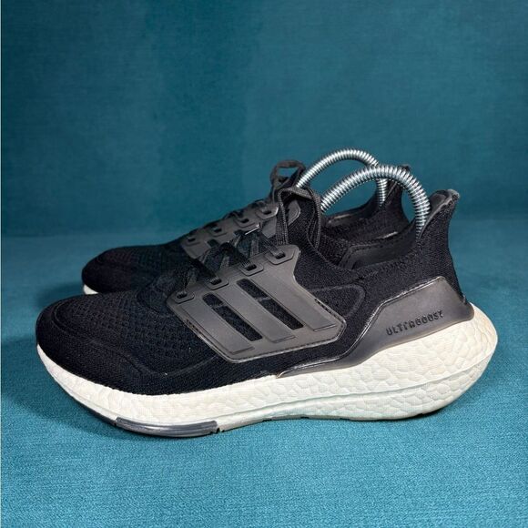 Size 7 - Women’s Adidas Ultraboost 21 Core Black shoes - Picture 1 of 9
